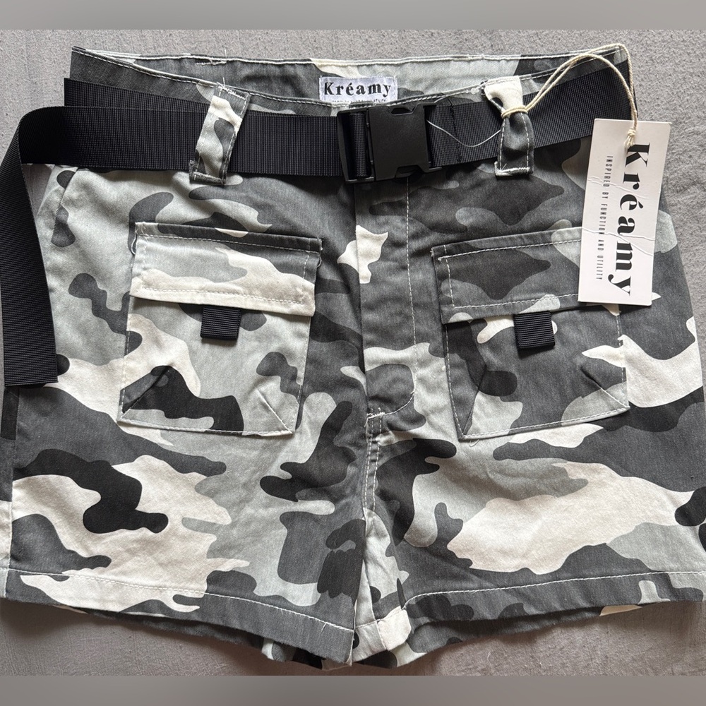 Womens Grey Camouflage Cargo Shorts XL (30” waist) from Kreamy